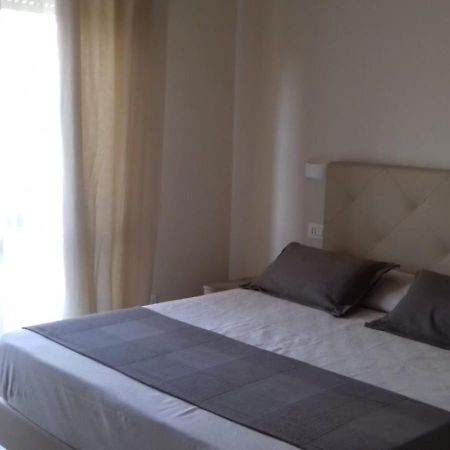 Hotel La Perla Marina di Massa Kültér fotó