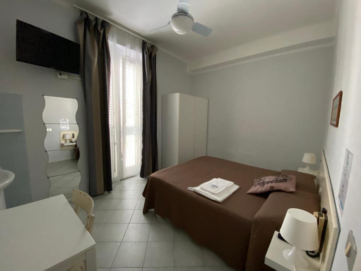 Hotel La Perla Marina di Massa Kültér fotó