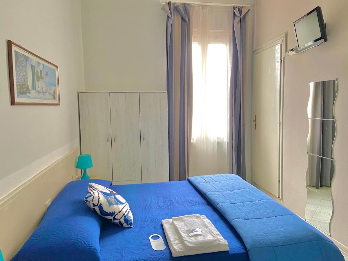 Hotel La Perla Marina di Massa Kültér fotó