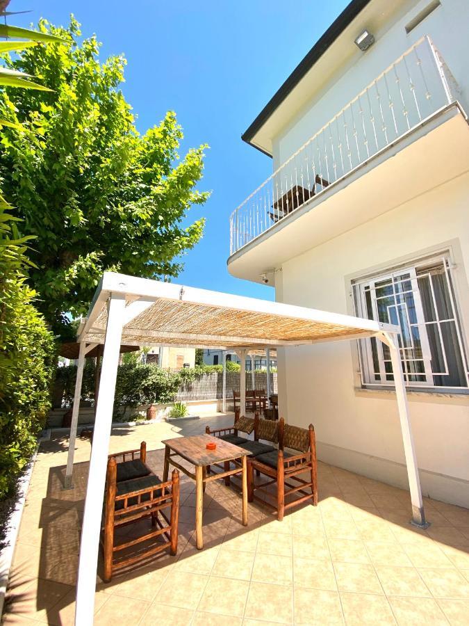 Hotel La Perla Marina di Massa Kültér fotó