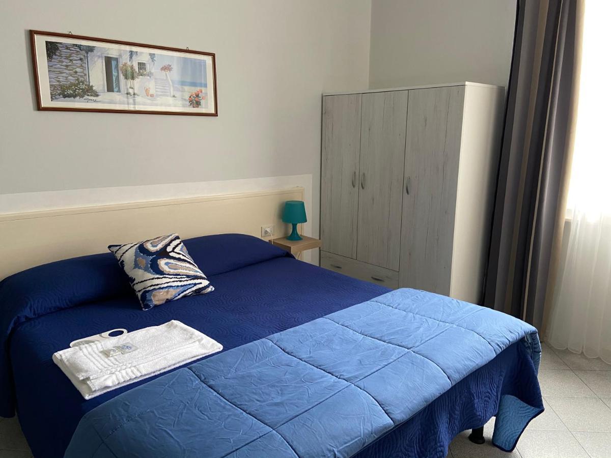 Hotel La Perla Marina di Massa Kültér fotó