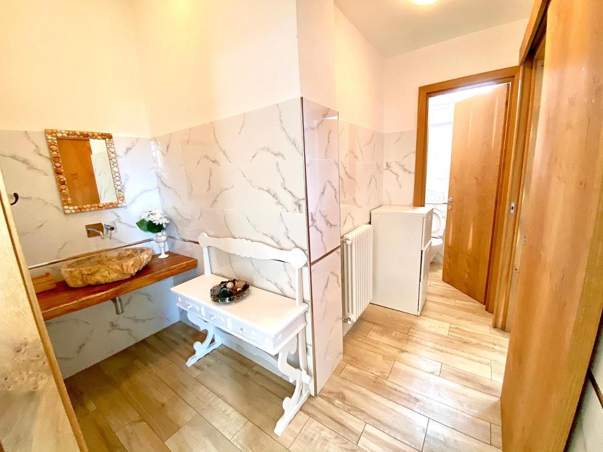 Hotel La Perla Marina di Massa Kültér fotó
